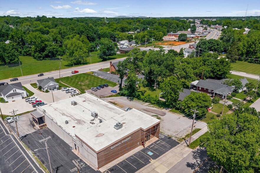 105 College St, McMinnville, TN à vendre - Photo de l’immeuble – Image 2 sur 66