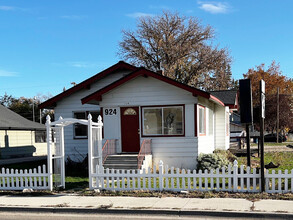 924 12th Ave S, Nampa, ID à louer Photo de l’immeuble– Image 1 sur 14
