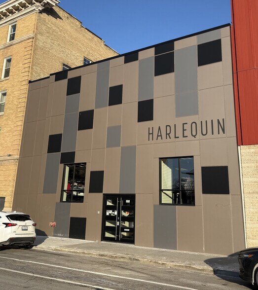 375 Hargrave St, Winnipeg, MB à vendre - Photo de l’immeuble – Image 2 sur 8