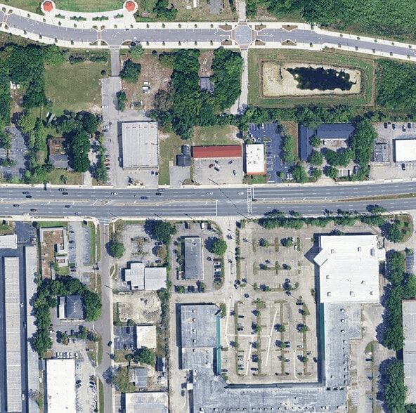 1111 E Altamonte Dr, Altamonte Springs, FL à louer - Aérien – Image 1 sur 2