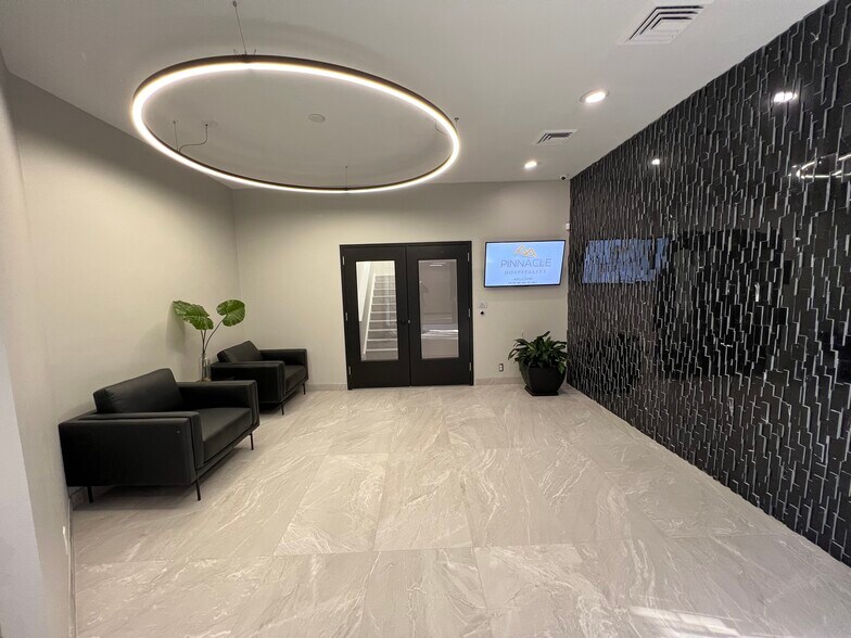 6895 Telegraph Rd, Bloomfield Hills, MI à louer - Photo intérieure – Image 3 sur 8