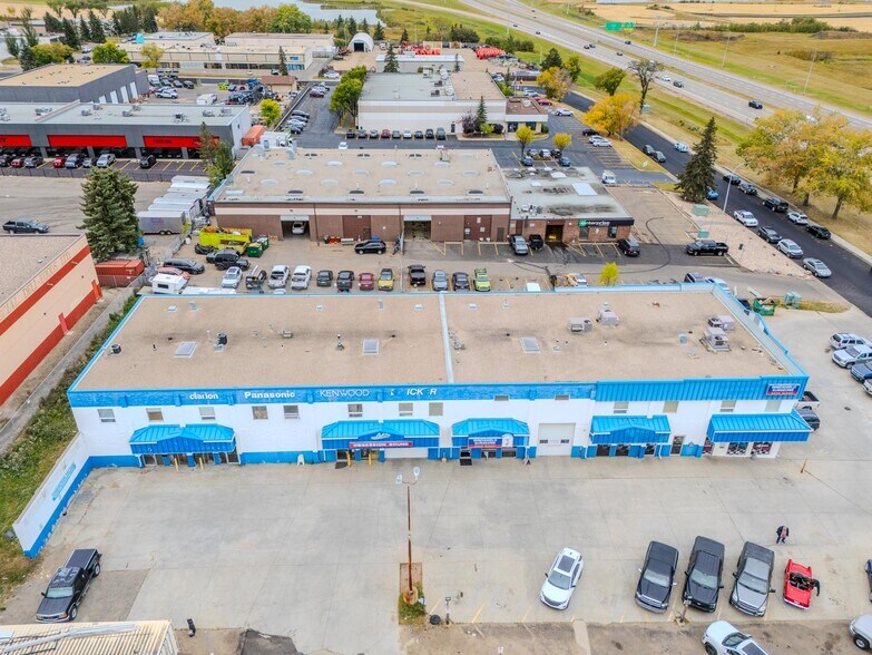 127 Seneca Rd, Sherwood Park, AB à louer - Photo de l’immeuble – Image 2 sur 12
