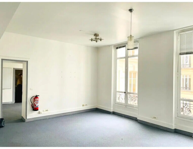 Bureau dans Paris à louer - Photo de l’immeuble – Image 2 sur 12