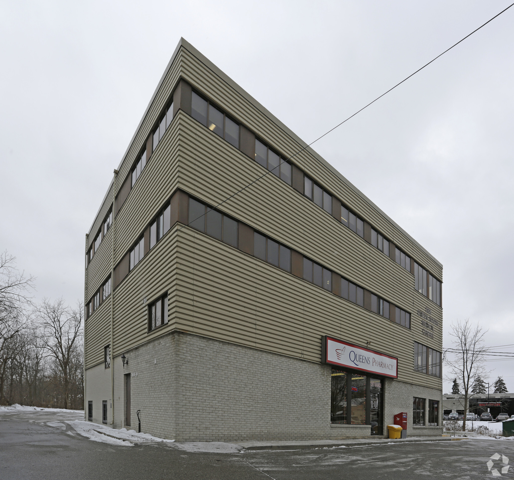 585 Queen St S, Kitchener, ON à vendre Photo principale– Image 1 sur 4