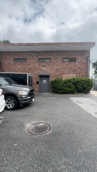 410 Long Island Ave, Wyandanch, NY à vendre - Vidéo sur l’annonce professionnelle – Image 2 sur 9