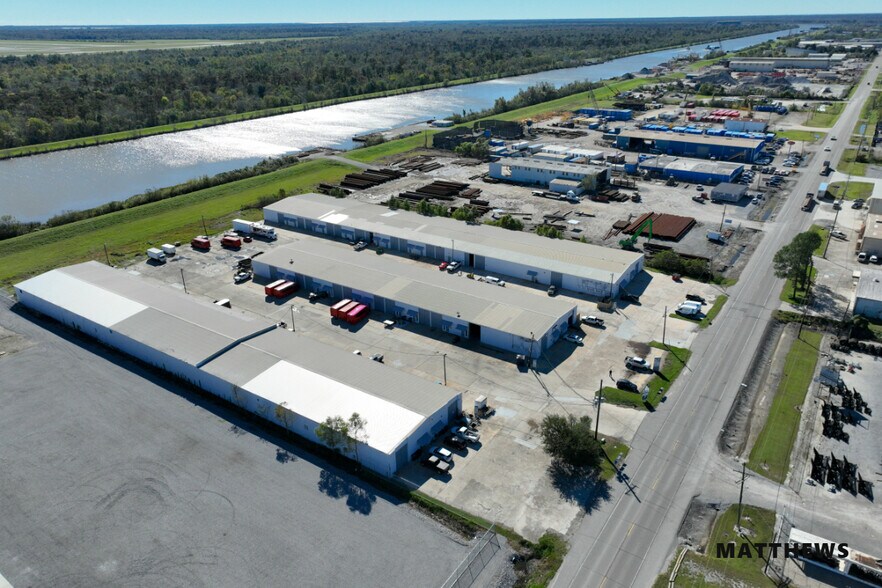 2211 - 2217 Engineers Rd, Belle Chasse, LA à vendre - Photo de l’immeuble – Image 2 sur 3