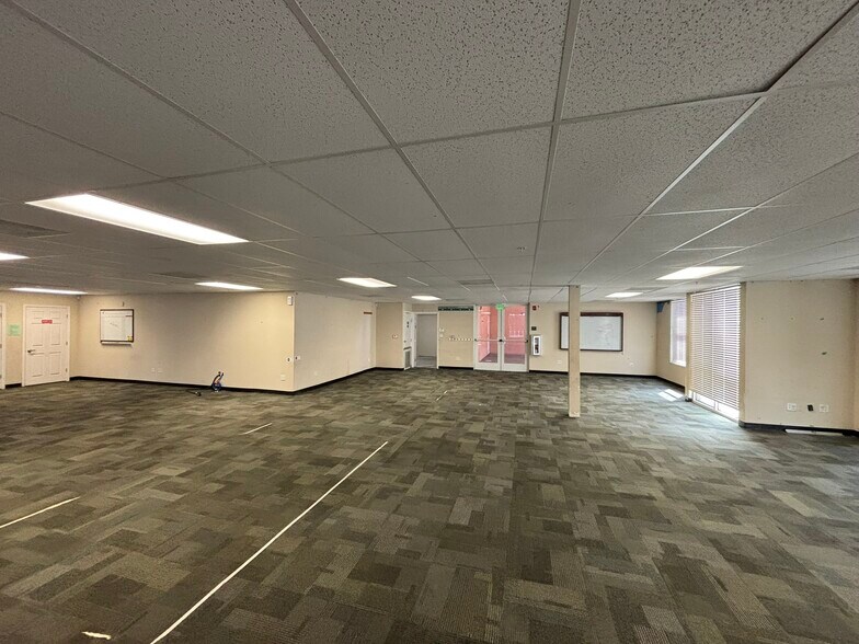 570 Keyes St, San Jose, CA à louer - Photo de l’immeuble – Image 3 sur 12