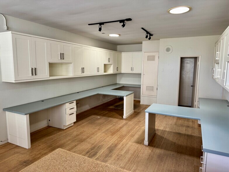 961-969 E Main St, Ventura, CA à louer - Photo de l’immeuble – Image 3 sur 9
