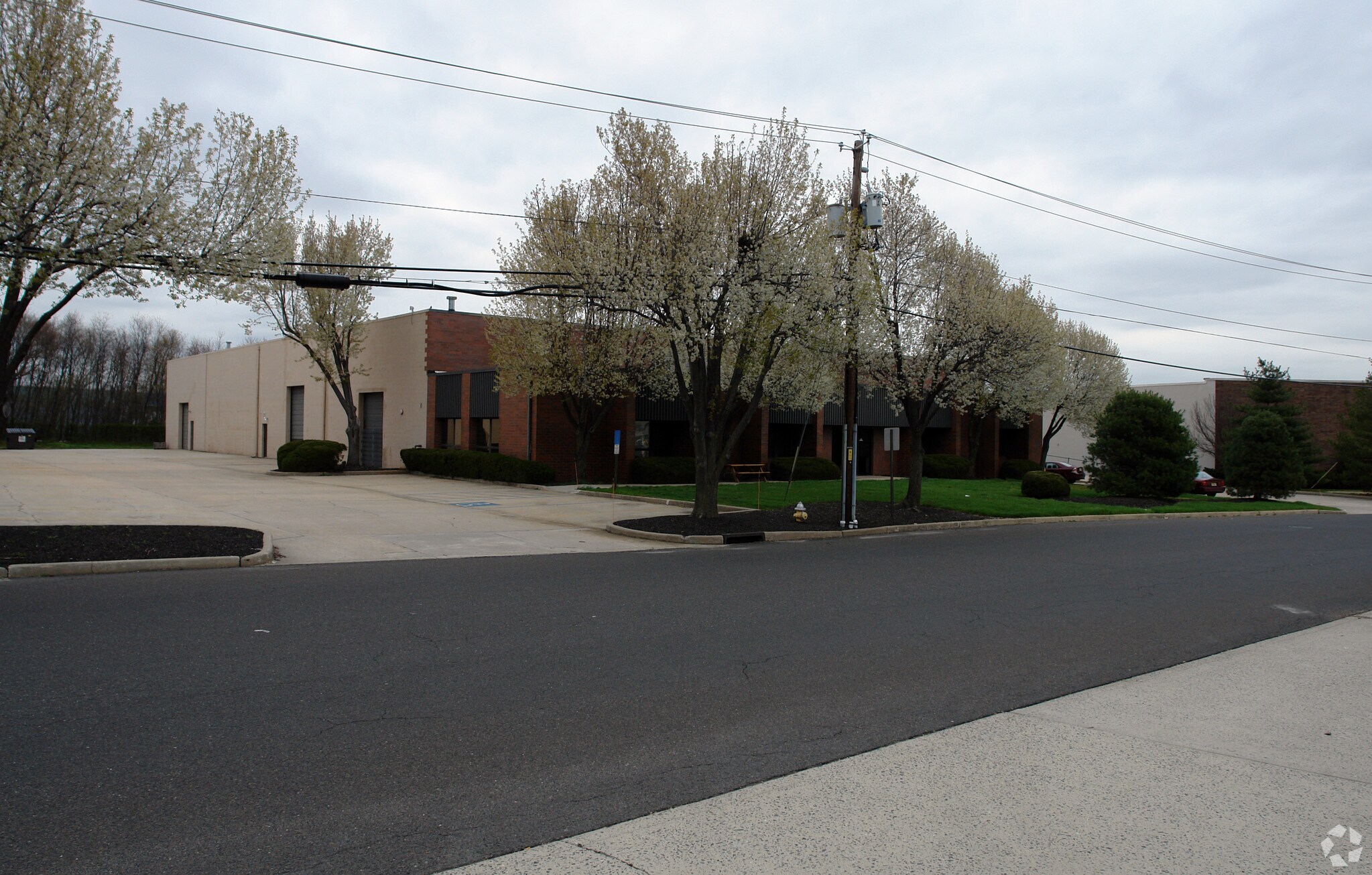 1145 Thomas Busch Memorial Hwy, Pennsauken, NJ à louer Photo de l’immeuble– Image 1 sur 7