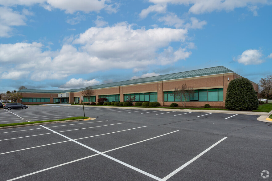 4090 Lafayette Center Dr, Chantilly, VA à louer - Photo de l’immeuble – Image 1 sur 5