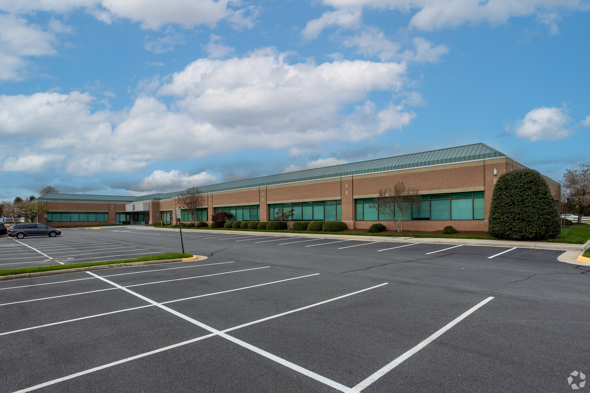 4090 Lafayette Center Dr, Chantilly, VA à louer Photo de l’immeuble– Image 1 sur 6