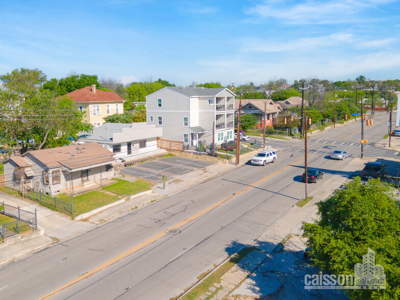 319 Blanco Rd, San Antonio, TX à louer - Photo de l’immeuble – Image 3 sur 4