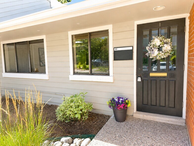 8751 E Hampden Ave, Denver, CO à vendre - Photo de l’immeuble – Image 2 sur 25