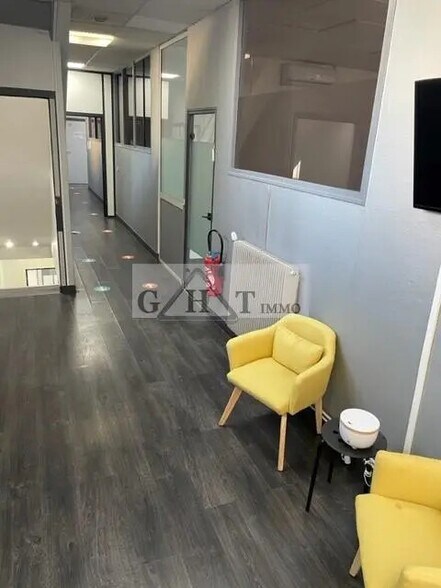 Bureau dans Montreuil à louer - Photo de l’immeuble – Image 1 sur 7