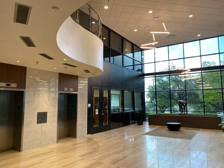 9430 Research Blvd, Austin, TX à louer - Hall d’entrée – Image 3 sur 7