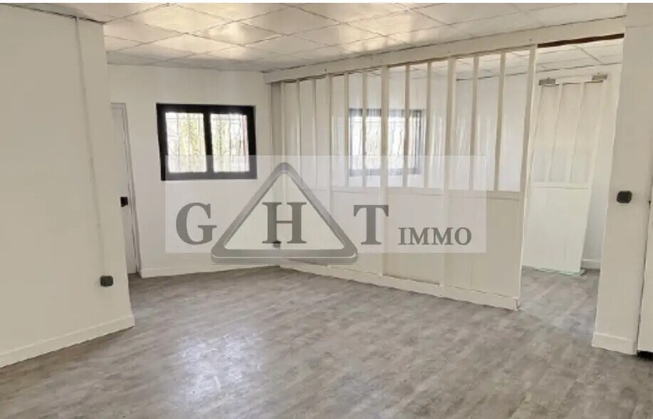 Bureau dans Épinay-sur-Seine à louer - Photo de l’immeuble – Image 1 sur 3