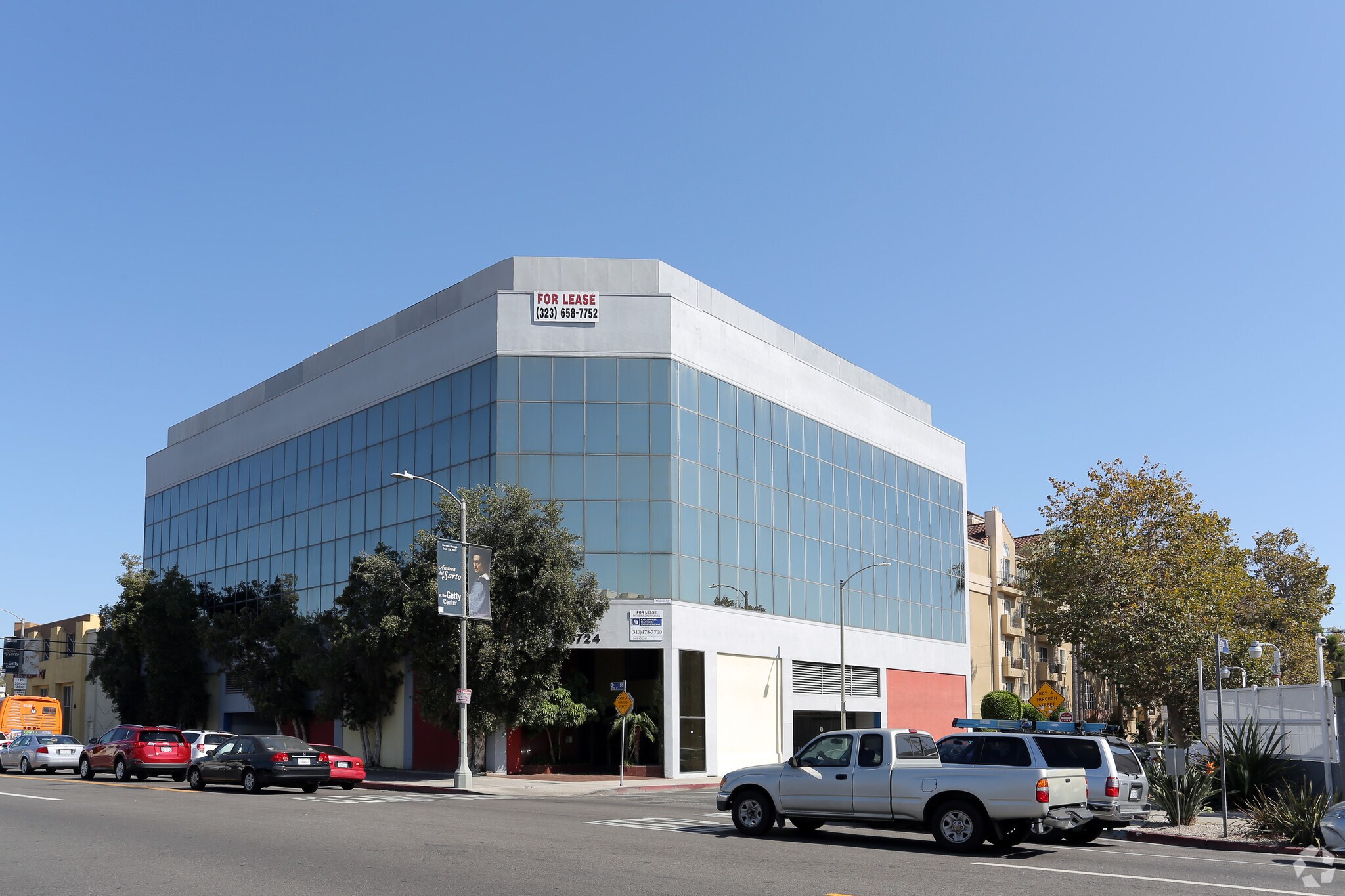 5724 W 3rd St, Los Angeles, CA à louer Photo de l’immeuble– Image 1 sur 5