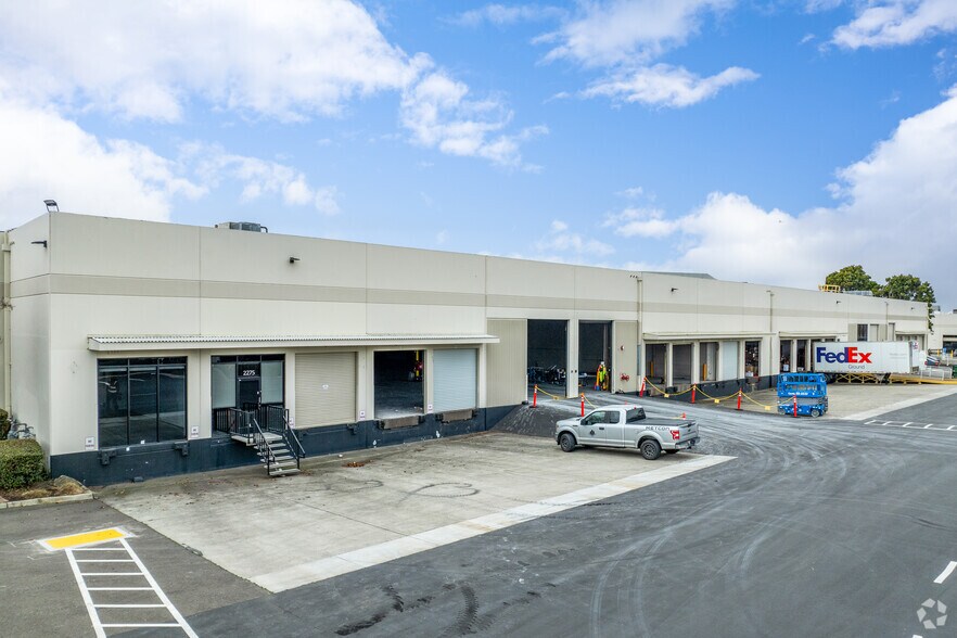 2263-2277 National Ave, Hayward, CA à louer - Photo de l’immeuble – Image 2 sur 5