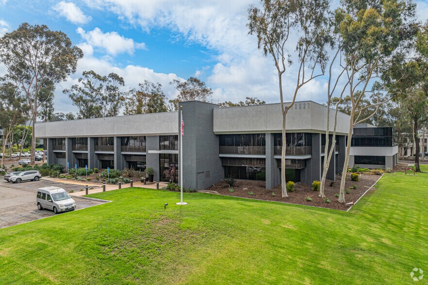 10021 Willow Creek Rd, San Diego, CA à vendre - Photo de l’immeuble – Image 3 sur 11