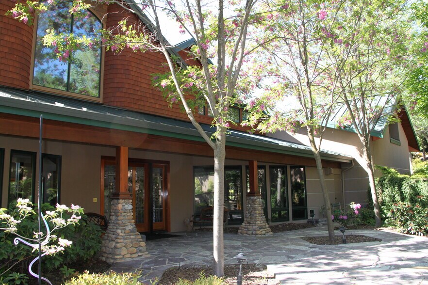 Rincon Way, Auburn, CA à vendre - Photo de l’immeuble – Image 1 sur 7