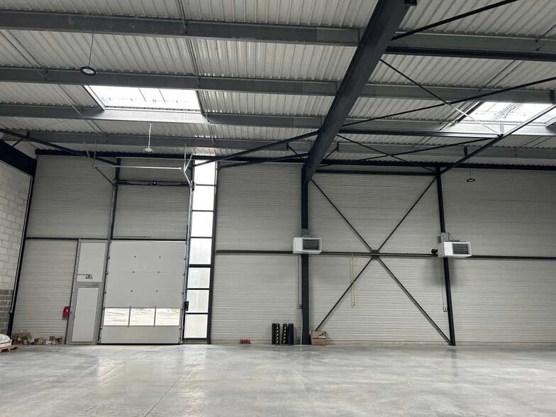Local d’activités dans Tourcoing à louer - Photo de l’immeuble – Image 1 sur 5