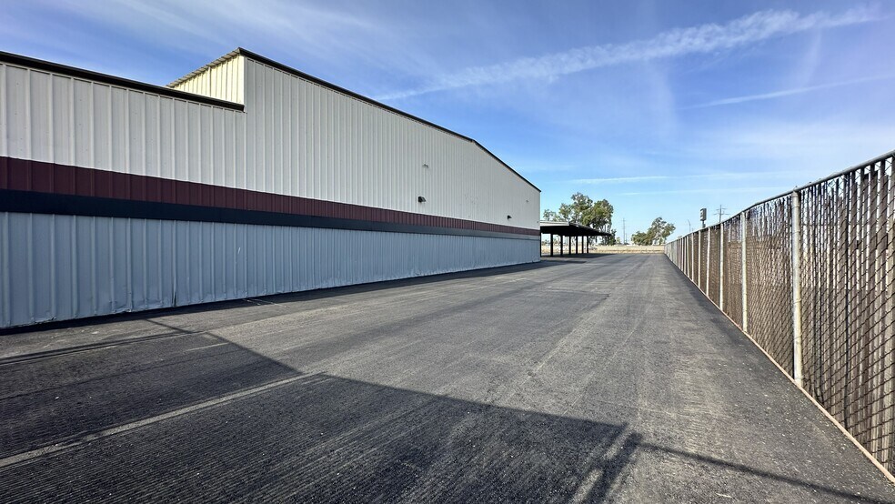3251 N Ad Art Rd, Stockton, CA à louer - Photo de l’immeuble – Image 2 sur 9