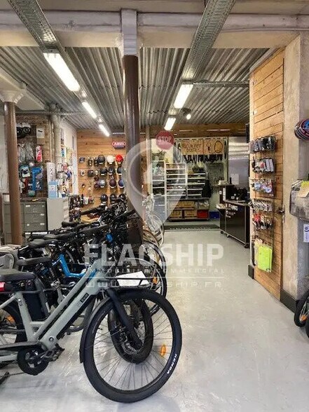 Local commercial dans Paris à louer - Photo de l’immeuble – Image 1 sur 8