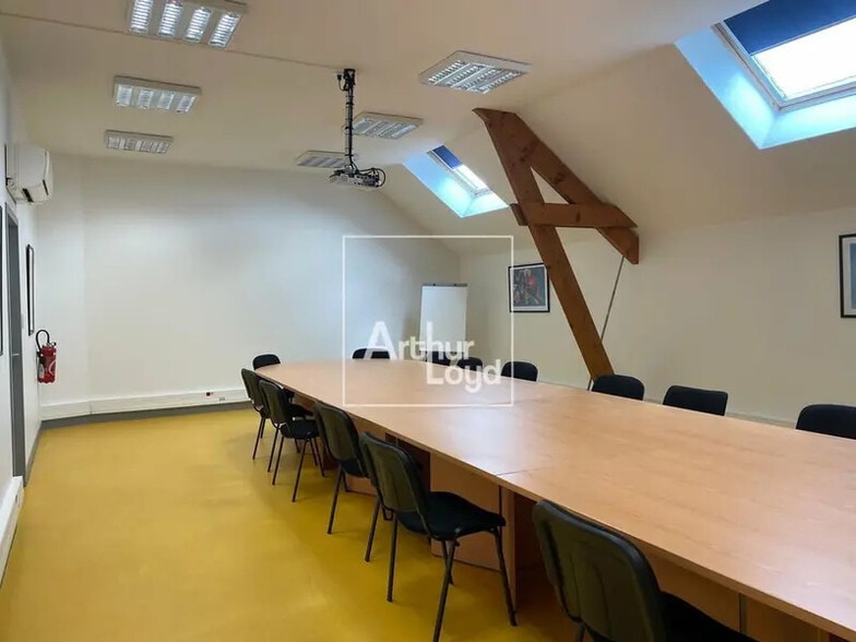 Bureau dans Vaux-le-Pénil à vendre - Photo intérieure – Image 2 sur 6