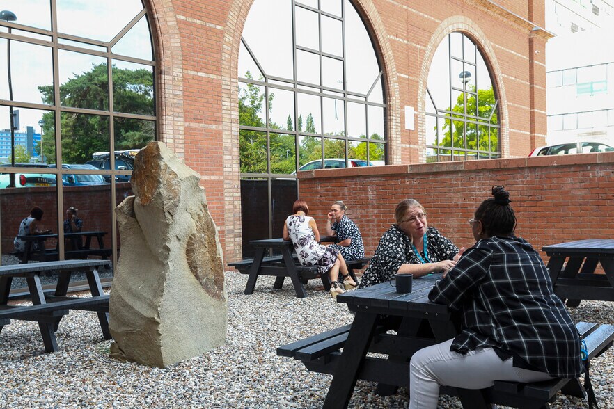 London Rd, Stevenage à louer - Photo de l’immeuble – Image 2 sur 8