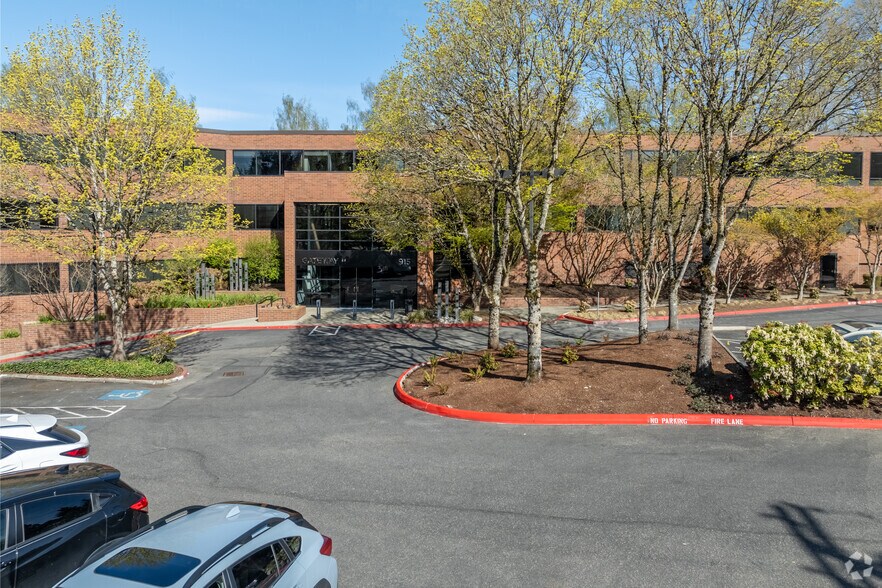 915 118th Ave SE, Bellevue, WA à louer - Photo de l’immeuble – Image 3 sur 6