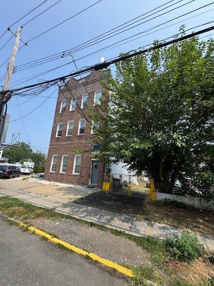 170 Soundview Ave, Bronx, NY à vendre - Photo de l’immeuble – Image 3 sur 9