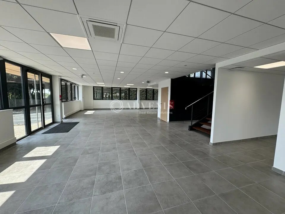 Industriel/Logistique dans Goussainville à louer Hall d’entrée– Image 1 sur 3