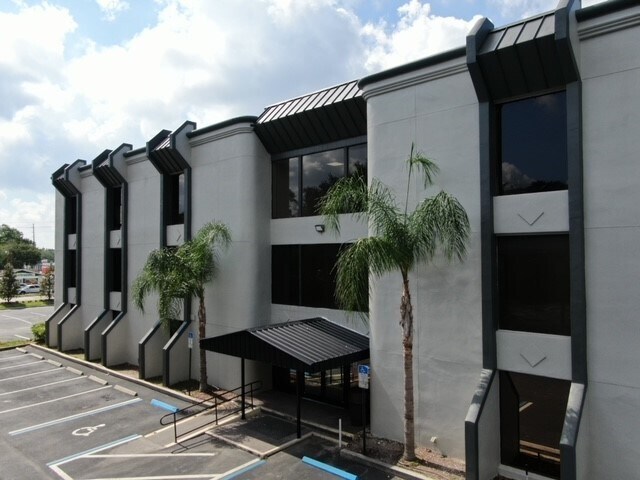 3105 W Waters Ave, Tampa, FL à louer - Photo de l’immeuble – Image 2 sur 19