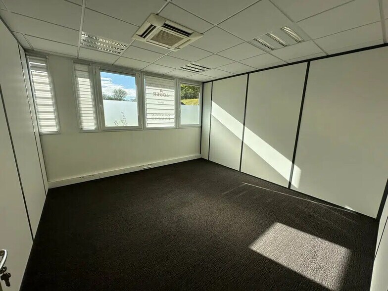 Bureau dans Champigny à louer - Photo de l’immeuble – Image 3 sur 9