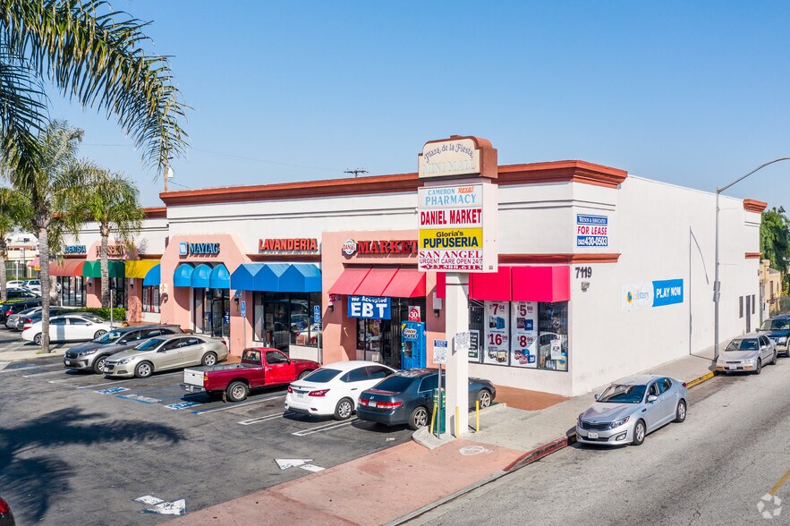 Plaza De La Fiesta / 40K SF Center portefeuille de 3 biens à vendre sur LoopNet.fr - Photo principale – Image 3 sur 10