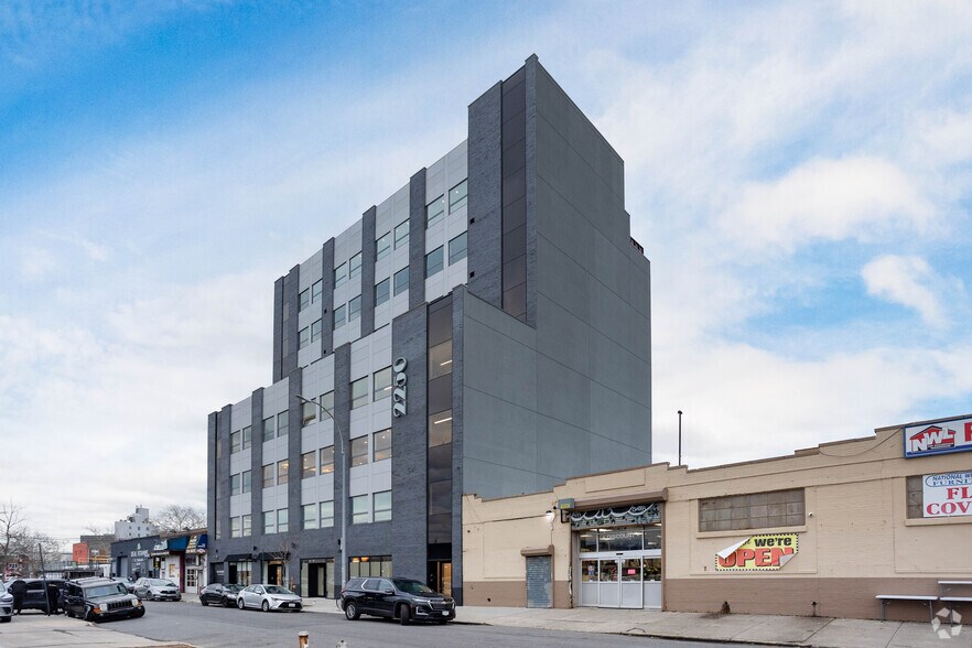 2250 59th St, Brooklyn, NY à louer - Photo de l’immeuble – Image 3 sur 11