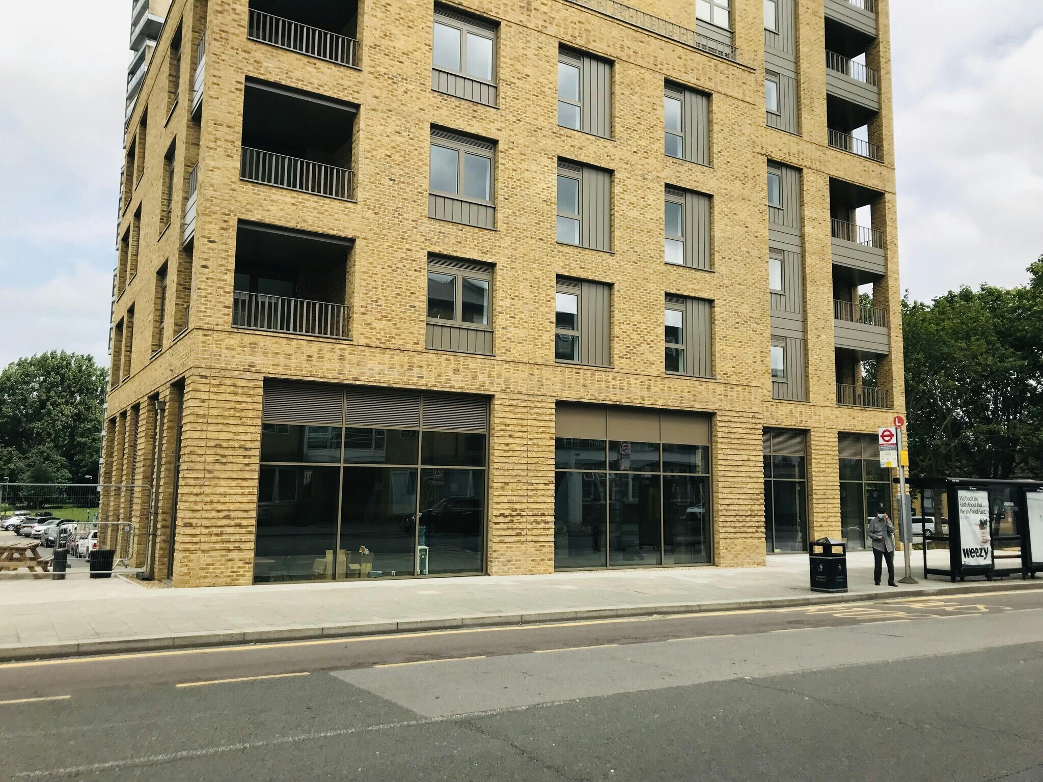 416 Wandsworth Rd, Londres à louer Photo de l’immeuble– Image 1 sur 5