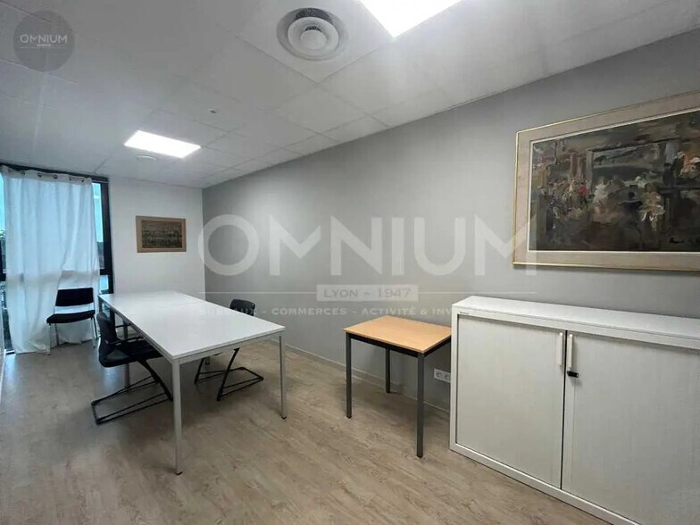 Bureau dans Charbonnières-les-Bains à louer - Photo de l’immeuble – Image 2 sur 5