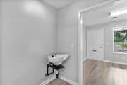 8_middle room
