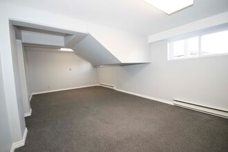 88 Laird Dr, Toronto, ON à louer Photo de l’immeuble– Image 1 sur 15