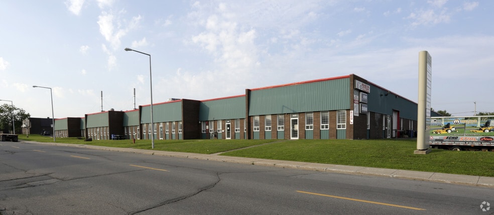610-638 Boul Guimond, Longueuil, QC à louer - Photo principale – Image 1 sur 2