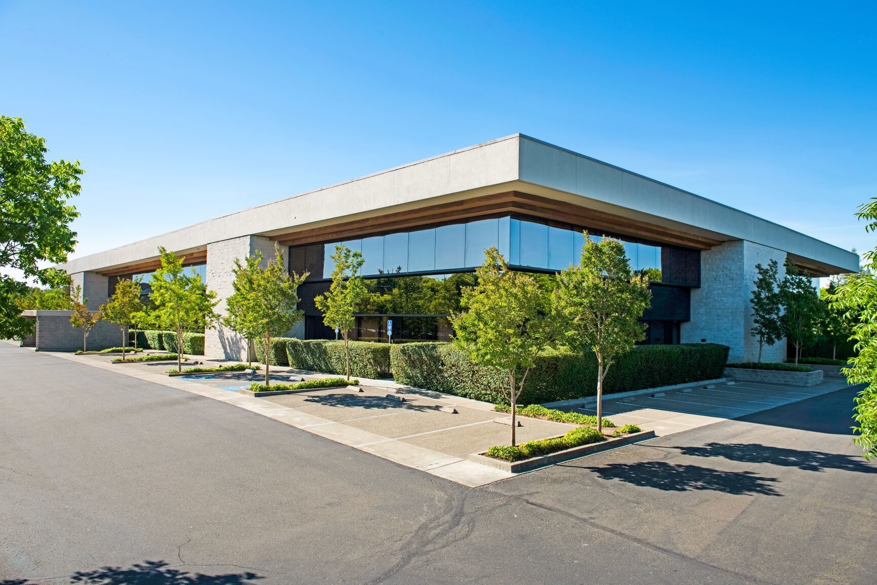 141 Stony Cir, Santa Rosa, CA à louer Photo de l’immeuble– Image 1 sur 6
