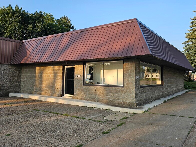 321 W Clifton St, Tomah, WI à vendre - Photo de l’immeuble – Image 2 sur 7