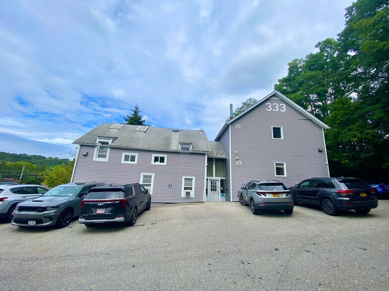 333 Old Tarrytown Rd, White Plains, NY à vendre - Photo de l’immeuble – Image 2 sur 4