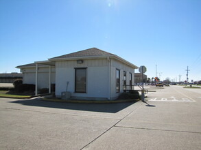 5953 W Park Ave, Houma, LA à louer Photo de l’immeuble– Image 2 sur 9