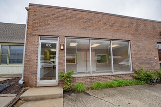 831 W Touhy Ave, Park Ridge, IL à louer Photo de l’immeuble– Image 1 sur 12