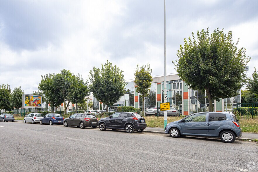 Local d’activités dans Gennevilliers à louer - Photo de l’immeuble – Image 2 sur 2