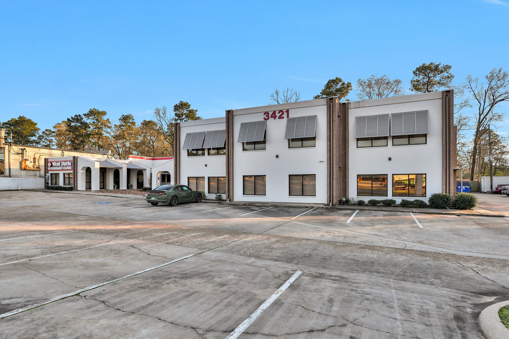 3421 W Davis St, Conroe, TX à louer Photo de l’immeuble– Image 1 sur 31