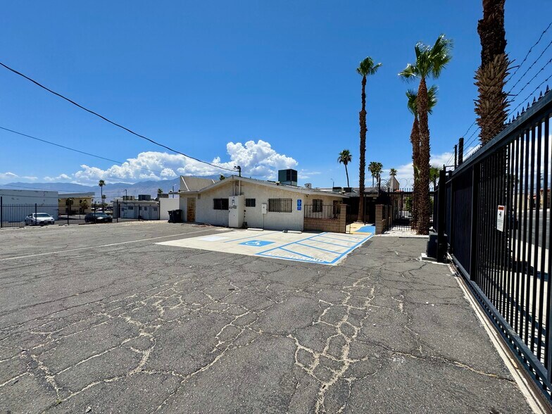 12260 Palm Dr, Desert Hot Springs, CA à vendre - Photo de l’immeuble – Image 3 sur 29