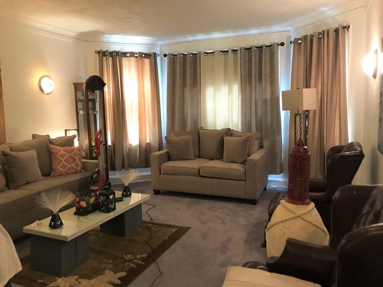 7932 S Saint Lawrence Ave, Chicago, IL à vendre - Photo de l’immeuble – Image 3 sur 8